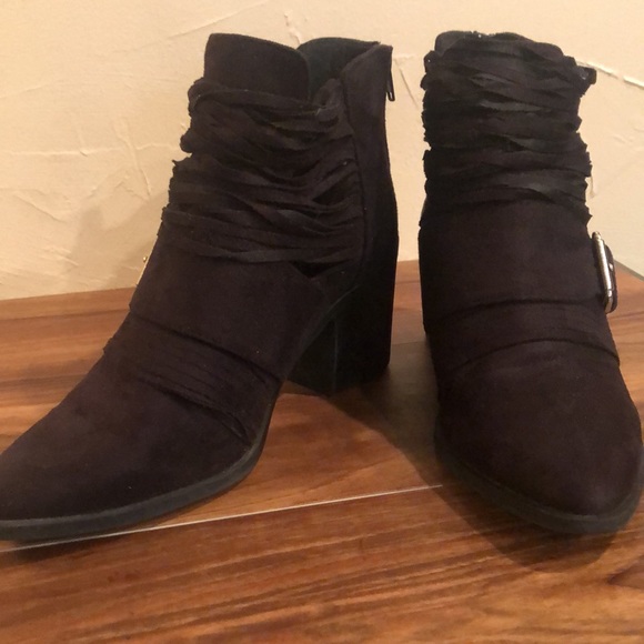 SODA suede look black ankle boot. Size 8 - Picture 5 of 8